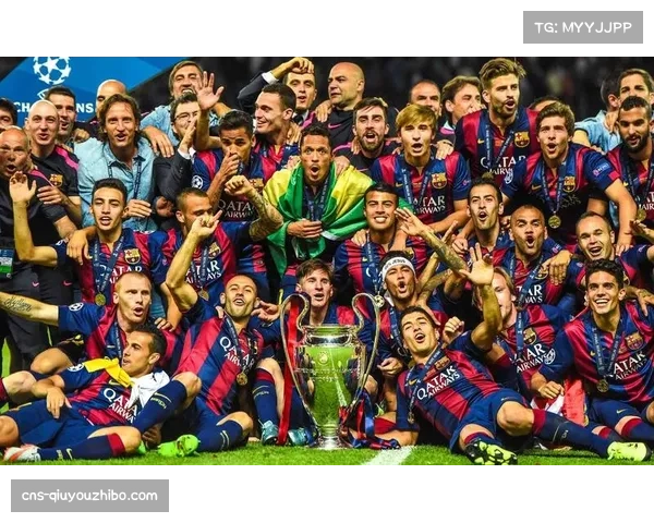 欧冠奖杯巡展登陆匈牙利 球迷热情高涨共庆荣耀时刻